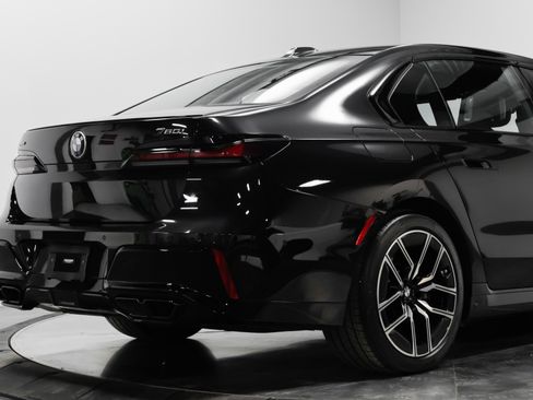 Used 2023 BMW 760i xDrive w/ Executive Package image 16