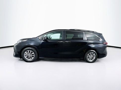 Used 2024 Toyota Sienna XLE image 6