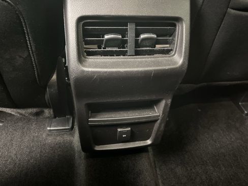 Used 2018 Ford Edge SEL image 12