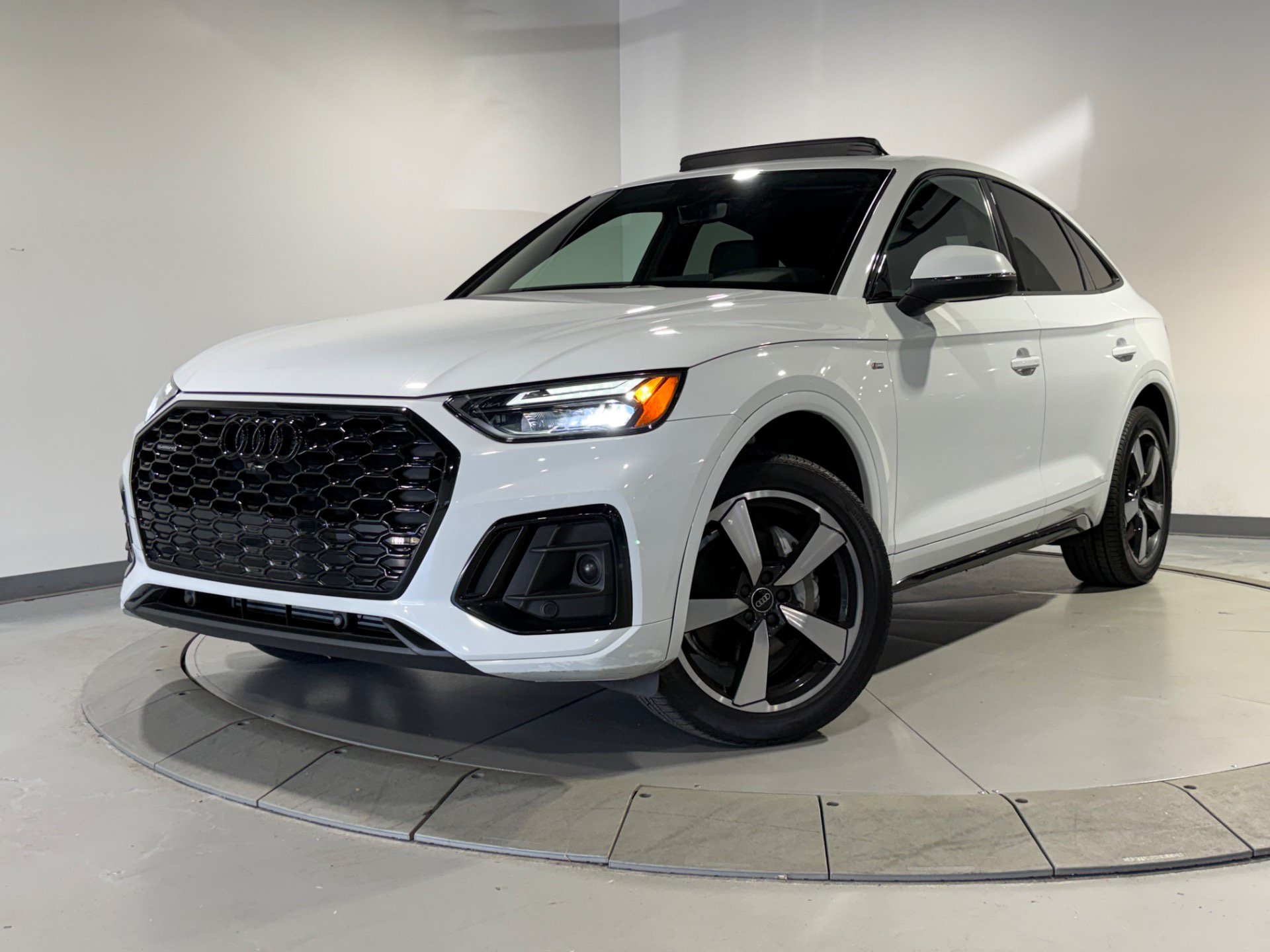 Used 2023 Audi Q5 2.0T Premium Plus w/ Premium Plus Package AWD/4WD image 1