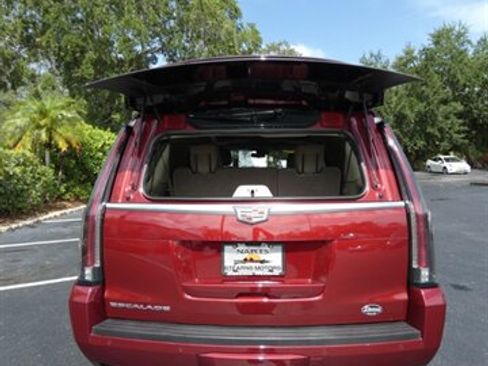 Used 2017 Cadillac Escalade ESV Luxury RWD image 14