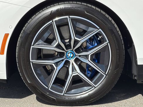 Used 2024 BMW i5 eDrive40i w/ M Sport Package RWD image 36