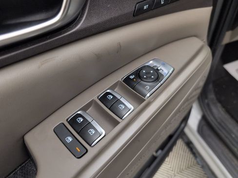 Used 2025 Kia Carnival EX FWD image 35