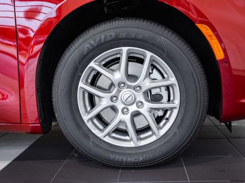 New 2026 Chrysler Pacifica Select image 12