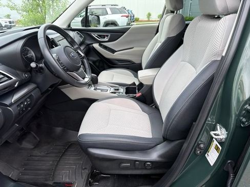 Used 2023 Subaru Forester Premium AWD/4WD image 25