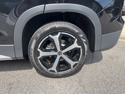 New 2025 Volkswagen Tiguan SE image 24