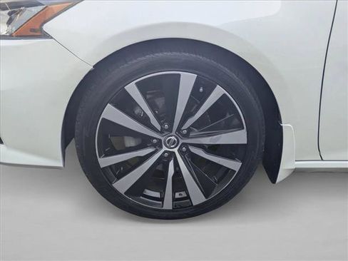 Used 2019 Nissan Altima 2.5 SR w/ SR Premium Package image 22