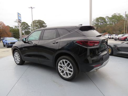 New 2025 Chevrolet Blazer LT image 3