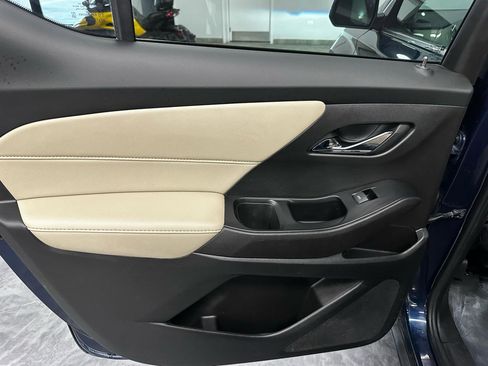 Used 2023 Chevrolet Traverse LS image 13