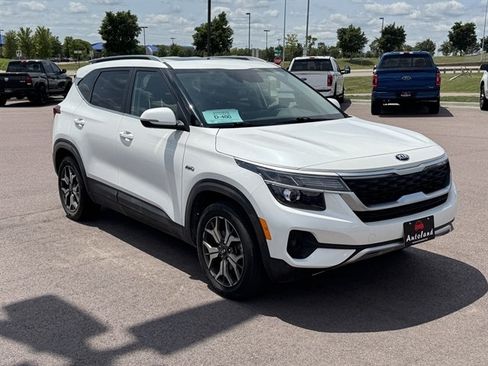 Used 2021 Kia Seltos EX AWD/4WD image 3