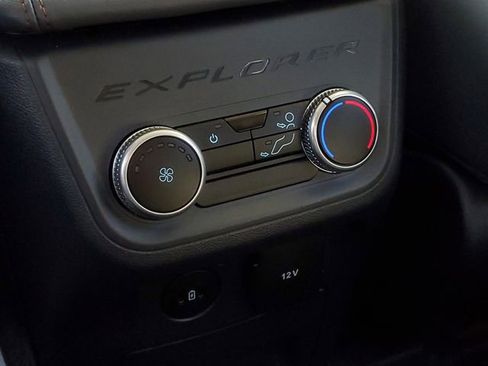 Certified 2025 Ford Explorer Active w/ Active Comfort Package image 24