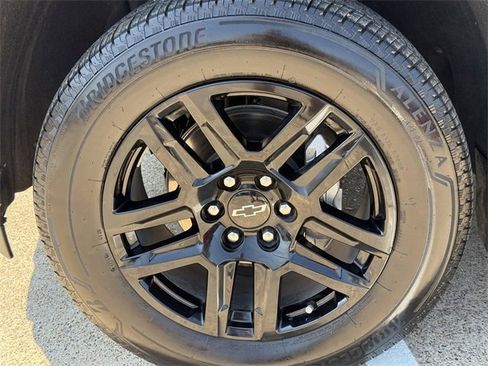 Used 2025 Chevrolet Silverado 1500 Custom image 9