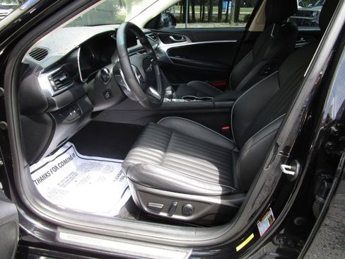 Used 2022 Genesis G70 2.0T w/ Prestige Package RWD image 17