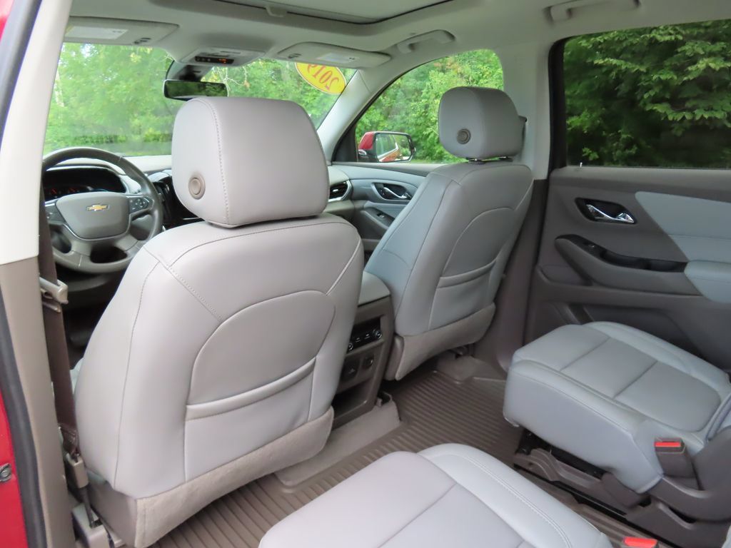 Used 2019 Chevrolet Traverse LT w/ LT Premium Package AWD/4WD image 28