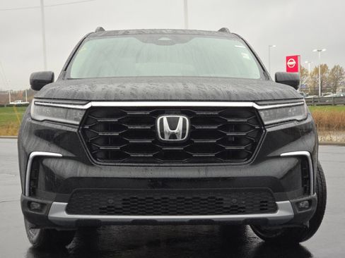 New 2025 Honda Pilot Touring image 14