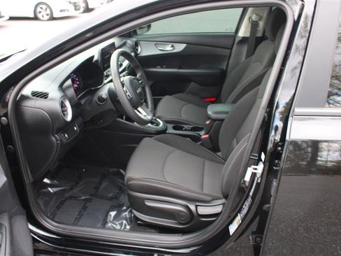 Used 2023 Kia Forte LXS image 10