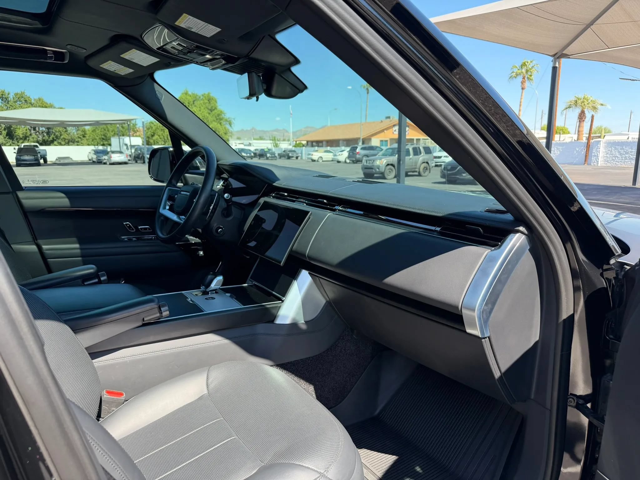 Used 2024 Land Rover Range Rover SV AWD/4WD image 39