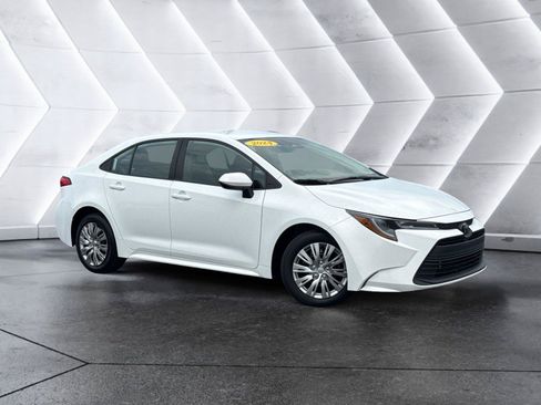 Used 2024 Toyota Corolla LE FWD image 1
