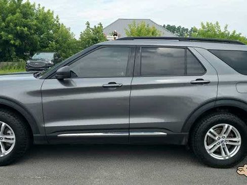 Used 2023 Ford Explorer XLT w/ Equipment Group 202A AWD/4WD image 2
