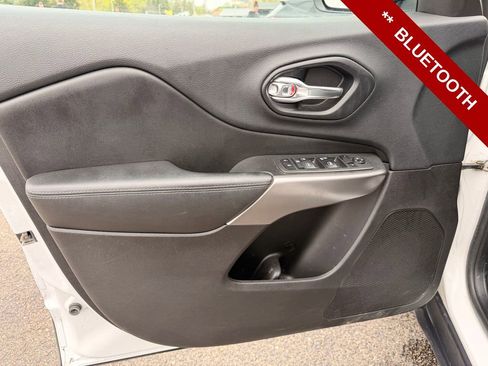 Used 2019 Jeep Cherokee Sport w/ Cold Weather Group AWD/4WD image 12