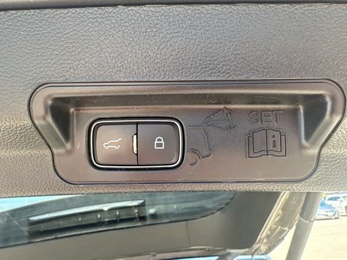 Used 2021 Ford Explorer XLT w/ Equipment Group 202A AWD/4WD image 40