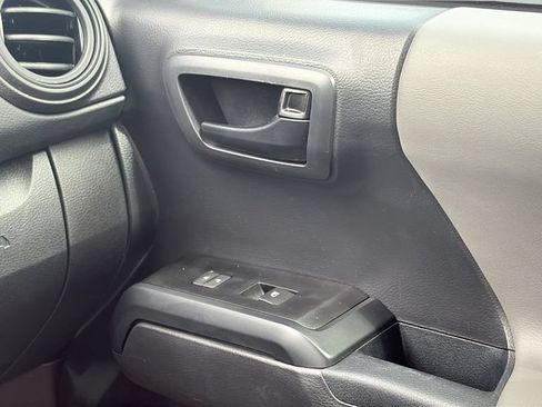 Used 2022 Toyota Tacoma SR AWD/4WD image 12