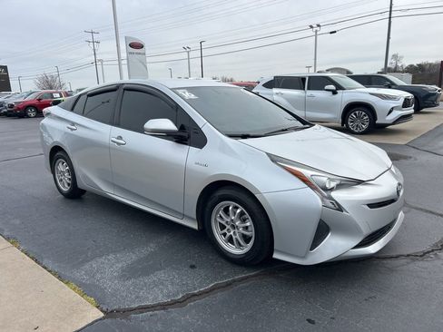 Used 2016 Toyota Prius Two image 18