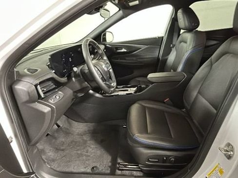 Used 2024 Buick Envista Sport Touring w/ Convenience I Package FWD image 12