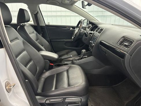 Used 2017 Volkswagen Jetta SEL Premium image 18