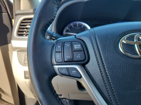 Used 2014 Toyota Highlander Limited image 28
