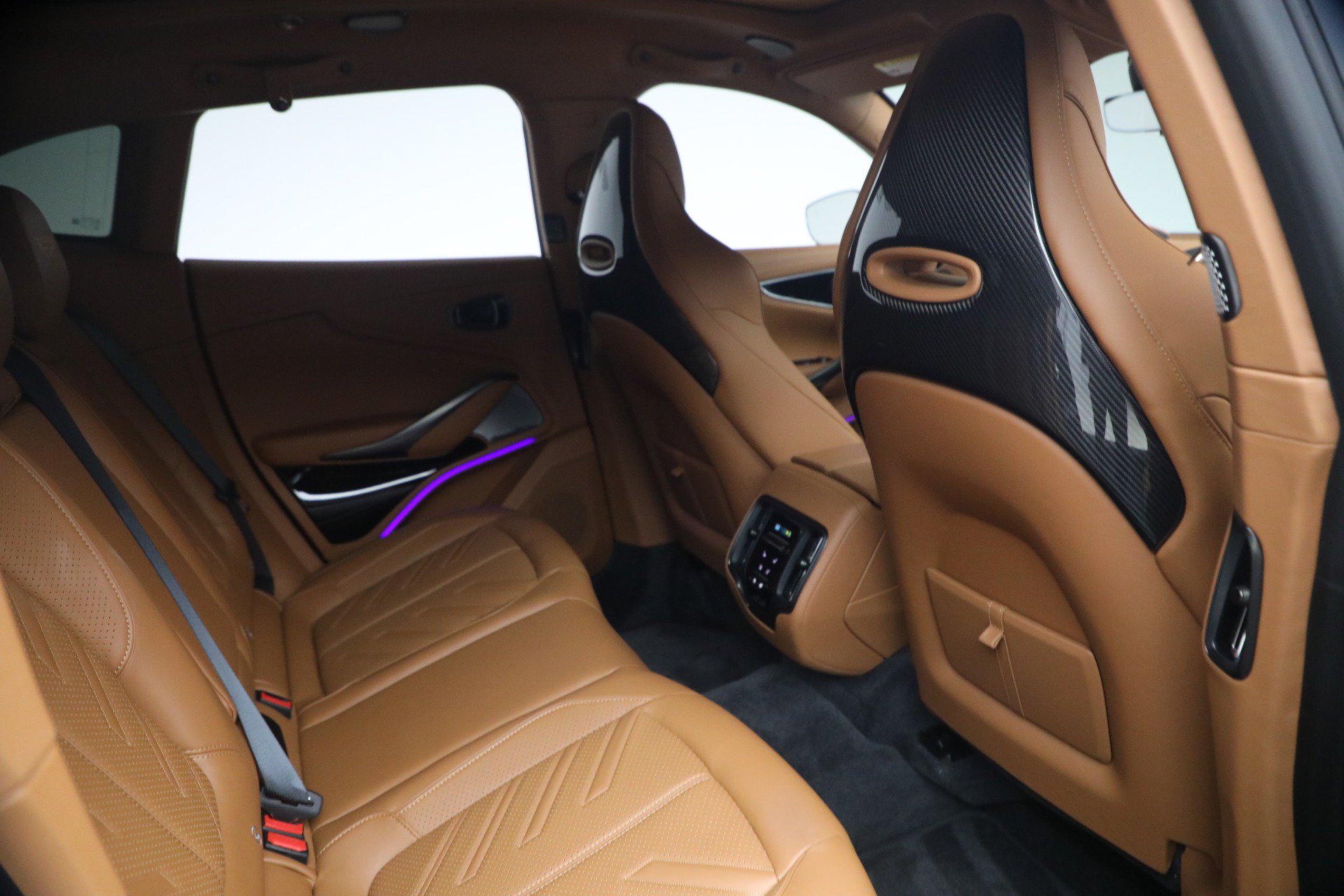 Used 2026 Aston Martin DBX S AWD/4WD image 24