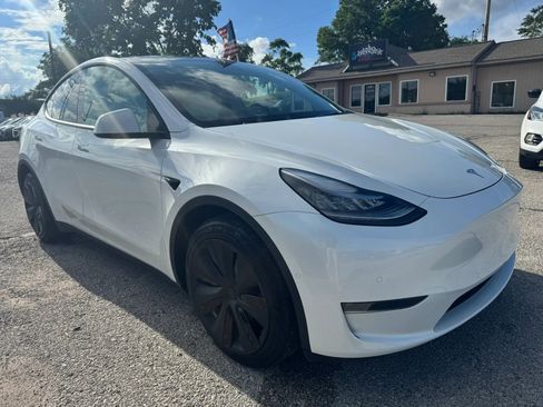 Used 2021 Tesla Model Y Long Range AWD/4WD image 1