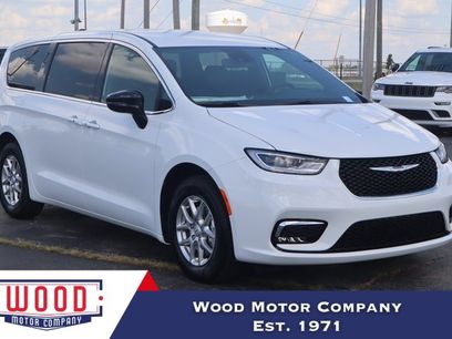 New 2026 Chrysler Pacifica Select