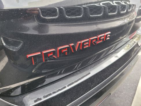Used 2023 Chevrolet Traverse Premier w/ Redline Edition FWD image 6