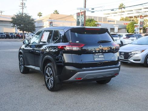 Used 2023 Nissan Rogue SV image 6