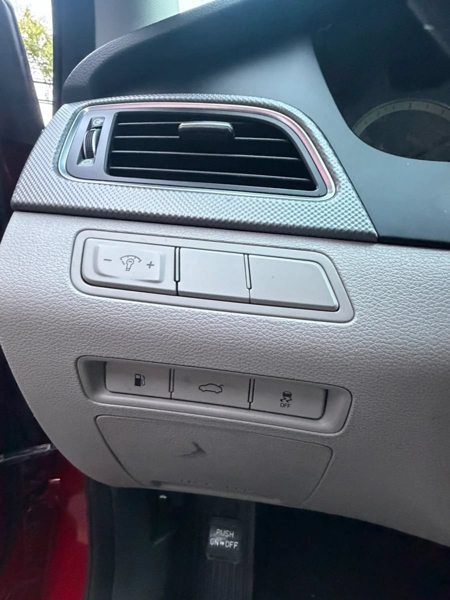 Used 2015 Hyundai Sonata SE FWD image 16
