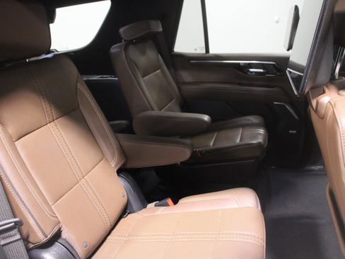 Used 2025 Chevrolet Tahoe High Country AWD/4WD image 10