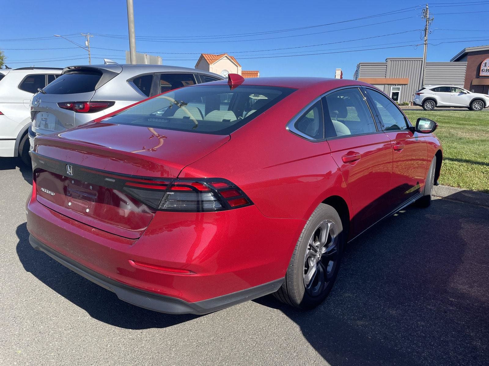 Used 2023 Honda Accord EX image 6