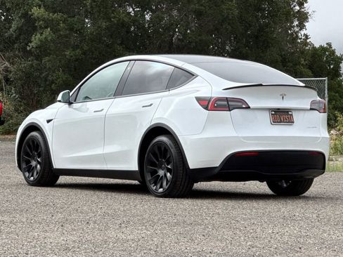 Used 2021 Tesla Model Y Long Range AWD/4WD image 6