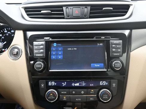 Used 2015 Nissan Rogue SV w/ SV Premium Package FWD image 11