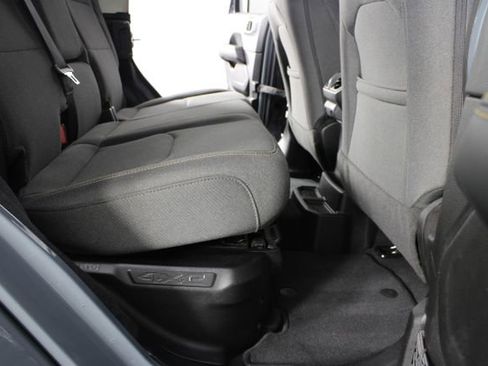 Used 2025 Jeep Wrangler Unlimited Sahara image 18