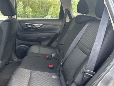 Used 2017 Nissan Rogue SV image 10