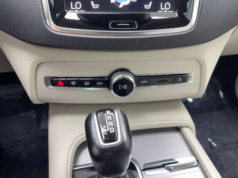 Used 2022 Volvo XC90 T5 Momentum w/ Climate Package FWD image 31