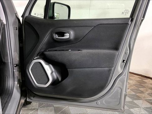 Used 2020 Jeep Renegade Latitude image 23