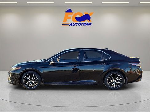 Used 2023 Toyota Camry SE image 2