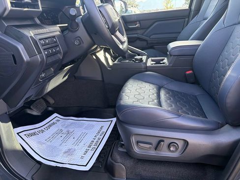 Used 2025 Toyota 4Runner Platinum AWD/4WD image 22
