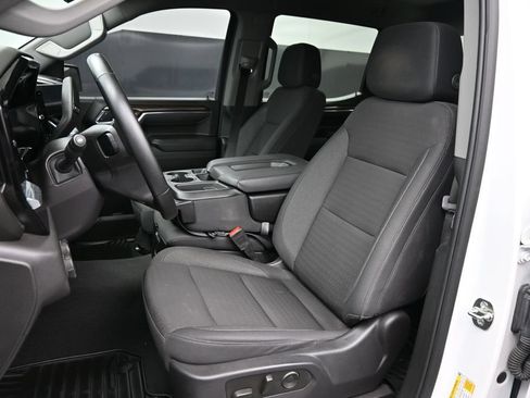 Used 2025 Chevrolet Silverado 1500 LT RWD image 2