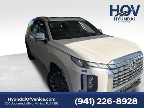 Used 2024 Hyundai Palisade Calligraphy image 1