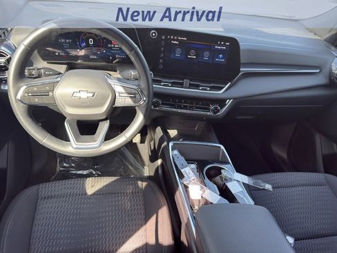 Used 2025 Chevrolet Equinox LT AWD/4WD image 10