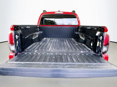 Used 2022 Toyota Tacoma TRD Off-Road image 24